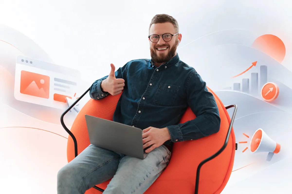 Selbstständiger arbeitet am Laptop an seiner Marketing-Planung