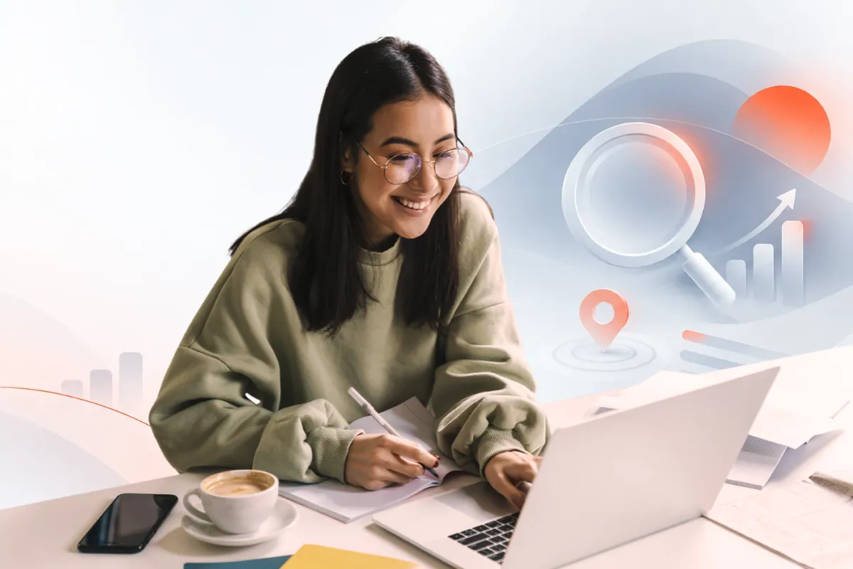 Inhaberin eines kleinen Ladens geht am Laptop eine SEO-Checkliste durch